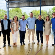Secretário Danrlei de Deus faz entrega de kits em Gravataí