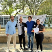 Secretário Danrlei de Deus faz entrega de kits em Gravataí