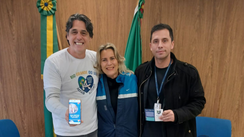 Secretário Danrlei e diretor geral Bruno Ortiz Porto com Luciana Mendina