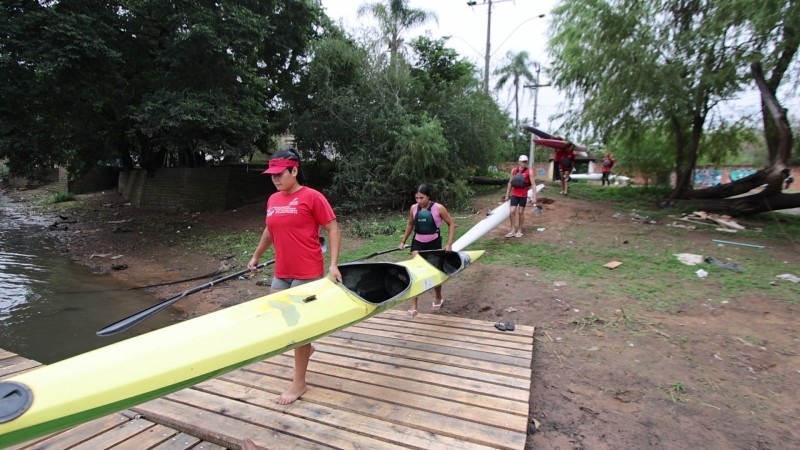 Projeto Canoagem na Escola atende a 180 crianças e adolescentes no contraturno escolar Canoagem