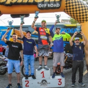 Pilotos da equipe Enduro Taquara no pódio