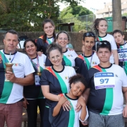 Atletas e equipe técnica aguardando as competições na Sogipa