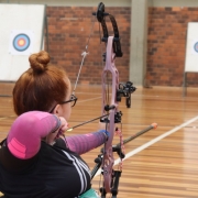 Atleta na competição de tiro com arco no Cete