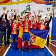 Os campeões do futsal comemoram o título