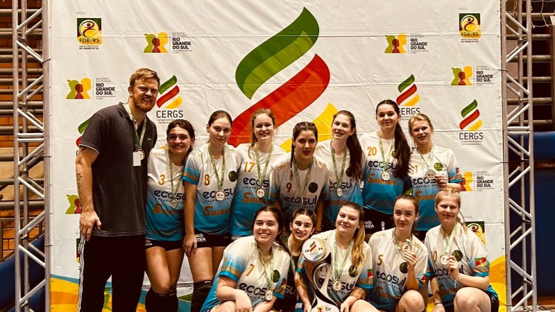 Colégio Bom Pastor de Nova Petrópolis, campeãs do vôlei feminino