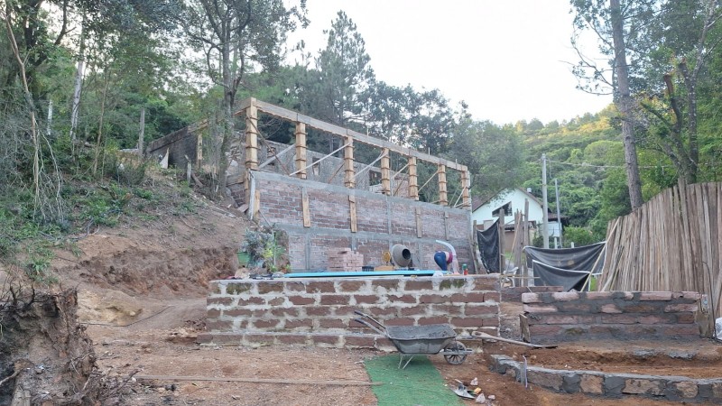Construção do muro de contenção da sede da Federação Riograndense de Capoeira