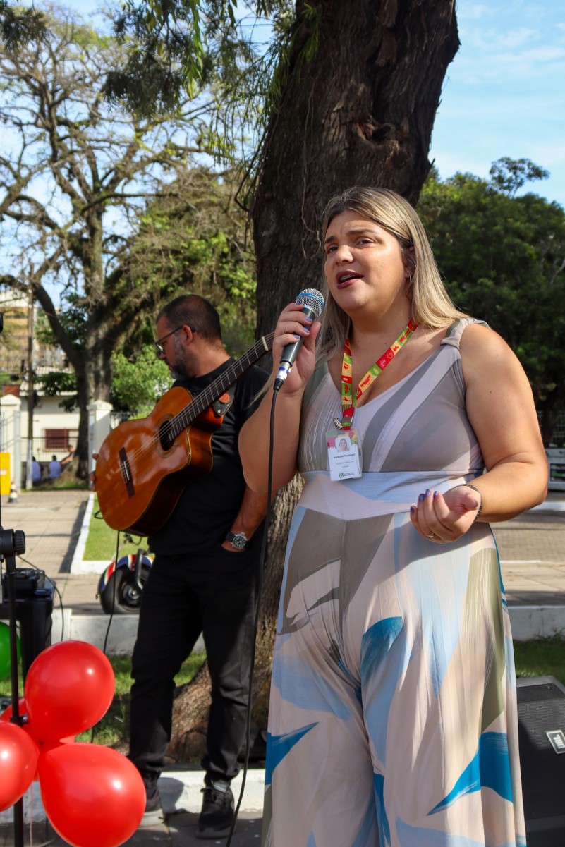 Diretora do Cete Nathália Lauermann agradece a presença da comunidade na celebração de aniversário