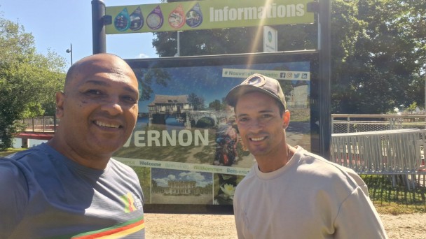 Representando a SEL, assessor técnico do Departamento de Esportes, Fernando Cantes, visita complexo esportivo na França