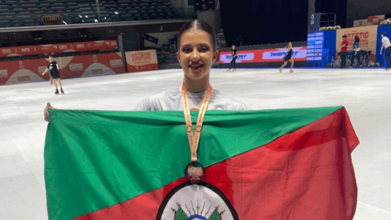 Apoiada pelo Bolsa-Atleta RS, patinadora gaúcha conquista medalha inédita na Itália