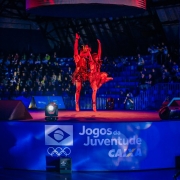 Dançarinos se apresentam em cerimônia